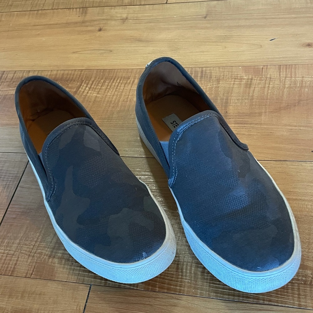 EUC Steve Madden Camo Slip Ons